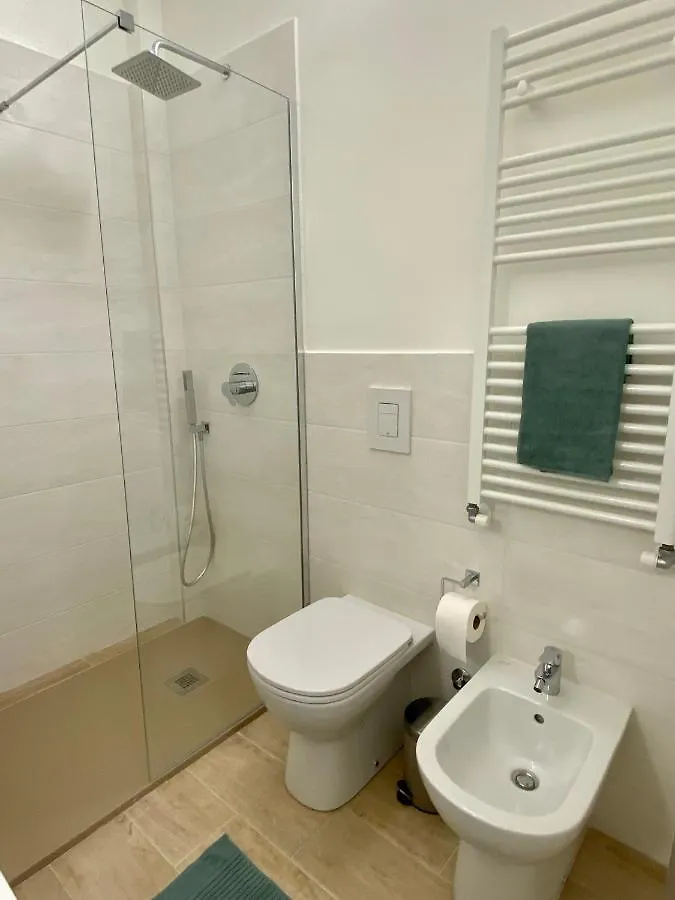 Suite Stresa Milano Centrale 3Pax Wifi 0*, Milan Italy